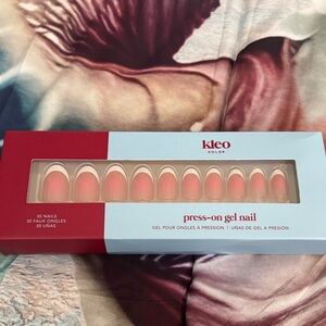 Kleo kolor press on gel French tip nails